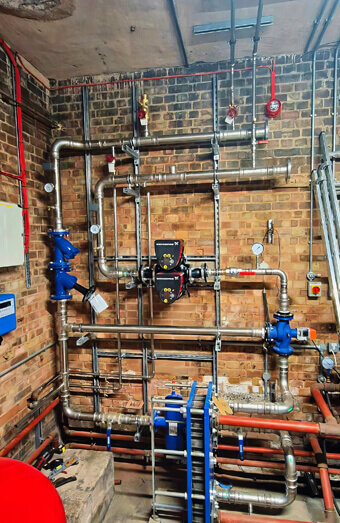 https://plumbermounthawthorn.com.au/uploads/2025/06/commercial-plumbing-923198.jpg