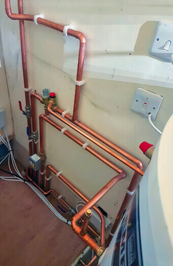 https://plumbermounthawthorn.com.au/uploads/2025/06/hot-water-301986.jpg