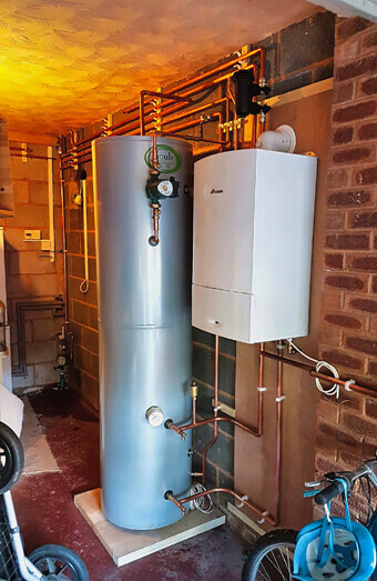 https://plumbermounthawthorn.com.au/uploads/2025/06/hot-water-684599.jpg